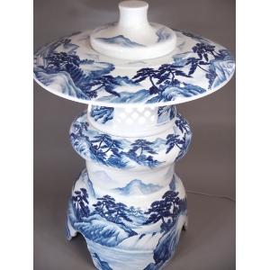染付山水画灯籠|有田焼 陶芸作家 藤井錦彩作の詳細画像1