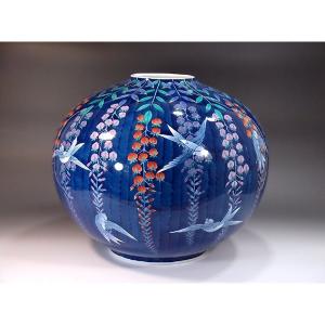 有田焼 色鍋島様式藤燕絵花瓶|陶芸作家 藤井錦彩 作の商品画像