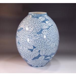 色鍋島様式桜絵花瓶｜有田焼 陶芸作家 藤井錦彩作 : 有田焼 藤井錦彩窯