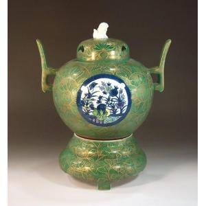 染付金彩唐草牡丹絵香炉｜有田焼 陶芸作家 藤井錦彩作 : 有田焼 藤井錦