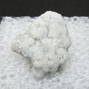 スミソナイト 菱亜鉛鉱 原石 ホワイトスミソナイト グレースミソナイト ブルースミソナイト メキシコ産 0098 鉱物標本 天然石 金星舎 通販 Yahoo ショッピング