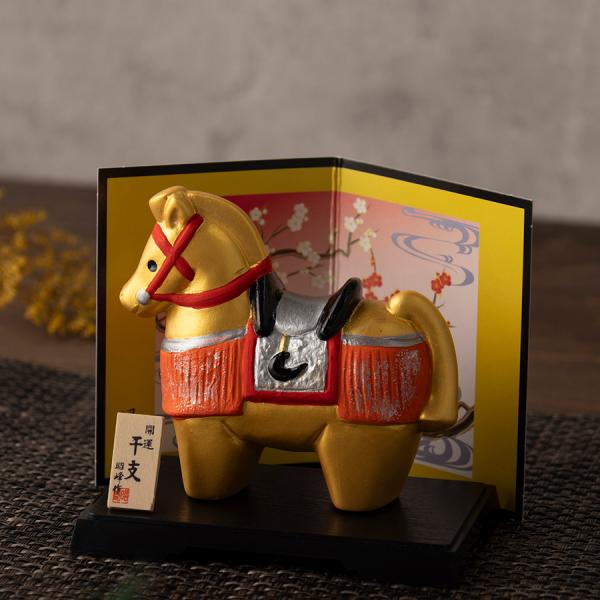 2026年 干支 馬 うま 開運 金彩飾り午 置物 置き物 コンパクト 正月飾り 個箱入り 125