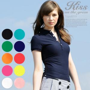 シンプルな定番ポロシャツ！深く入った胸元ボタンでセクシーさもアピールできちゃう！