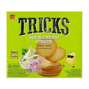 トリックス　ベイクドチップ　サワークリームオニオン味　輸入食品