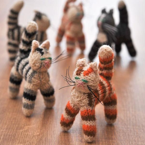 エストニア ハンドメイド 手編み 編みぐるみ ねこ 選べる5色