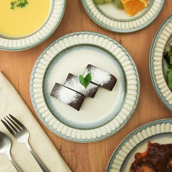青い お花のケーキ皿 19.6cm 美濃焼 食器 通販 器 皿 中皿 取り皿