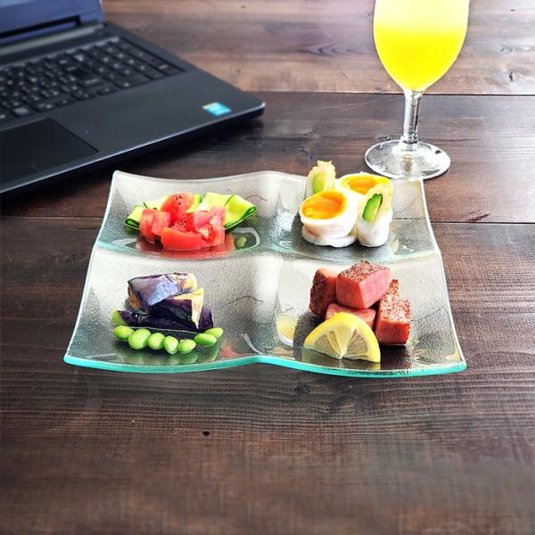 皿 ガラス シーニュ  4つ 仕切り 23cm 四角 おしゃれ 家飲み 宅飲み レストラン食器 4菜...