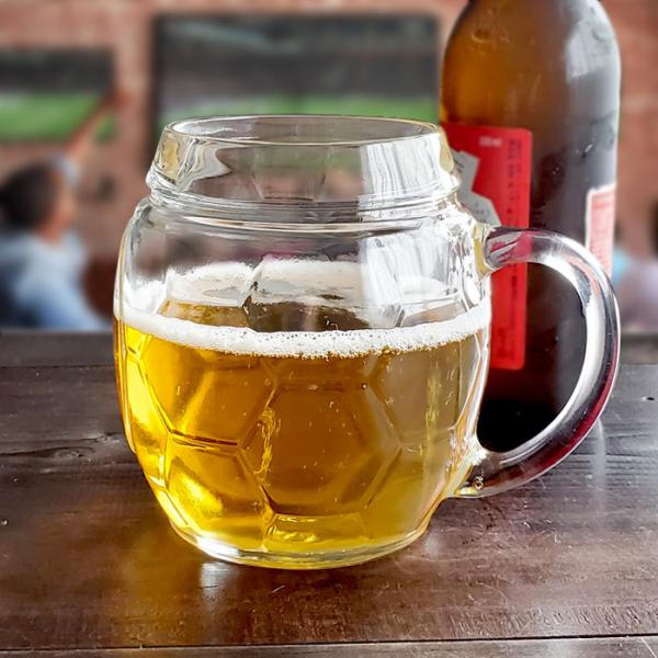 ビールジョッキ 600 スポーツマグ サッカーボール形 ビール ビールグラス ハイボール 酎ハイ お...