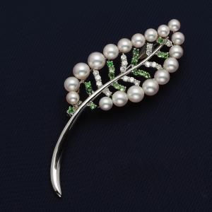 プラチナ900 アコヤ本真珠 デザインブローチ 0.75ct天然ダイヤモンド