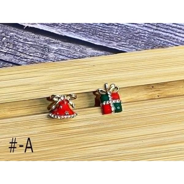 クリスマスピアス　ベル　プレゼント　サンタさん　トナカイ　ツリーモチーフ　ラインストーン　パール