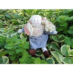 布おもちゃ 布人形ハンドメイド カントリードール 三つ編みの女の子