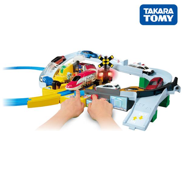 タカラトミー プラレール トミカと遊ぼう ぐるっとカンカン踏切 電車 でんしゃ レール 乗り物 ギフ...