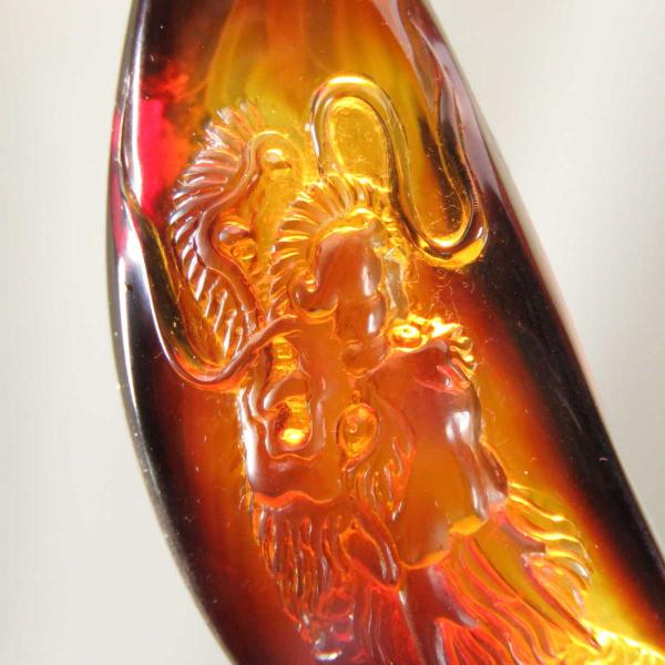 琥珀メキシコ産　レインボーアンバーの竜頭の彫刻Ｋ１８特注ペンダント