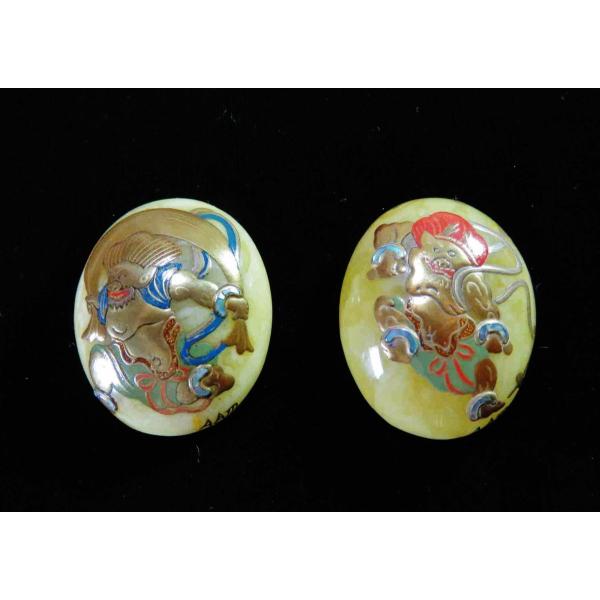 琥珀　風神雷神ペアの蒔絵の帯留兼ペンダント（バルト産　乳白琥珀）