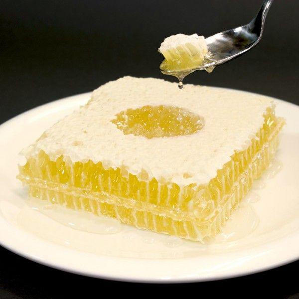 小松養蜂場　巣みつ（アカシア蜂蜜)