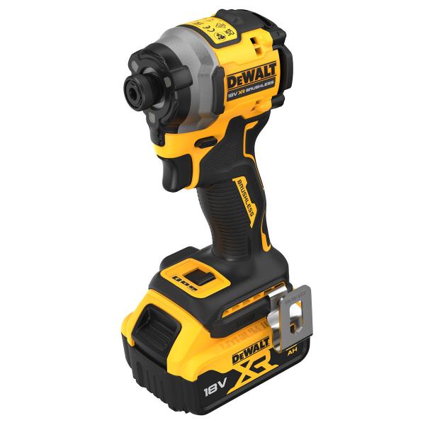 ＤｅＷＡＬＴ（デウォルト）　１８Ｖインパクトドライバー　５．０Ａｈ電池２個付き　ＤＣＦ８５０Ｐ２Ｔ