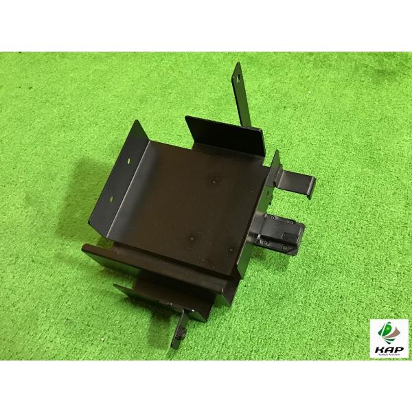 ☆ボルボ XC70☆　CBA-SB5254AWL　クロスカントリー　CDチェンジャー ブラケット