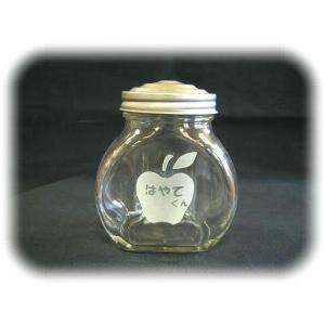 記念品オリジナルグラスガラス彫刻リンゴの中にお名前入りアメ瓶【タイコ型】｜koubougiyaman2