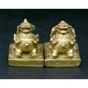 貔貅 ヒキュウ 置物 ペア色彩ガラス細工 専用台座付き 風水 縁起物