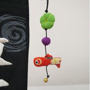 ちりめん刺繍名前旗(特中)伊達兜(黒) ふりが...の詳細画像4