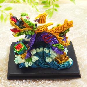 辰 龍の置物 カラフル 樹脂製 台座付き 如意宝珠 中 : 横浜中華街龍
