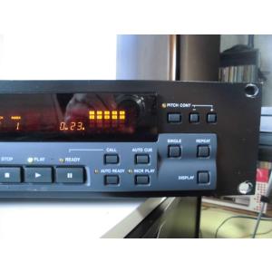 TASCAM CD-450 〓 業務用CDプレ...の詳細画像2