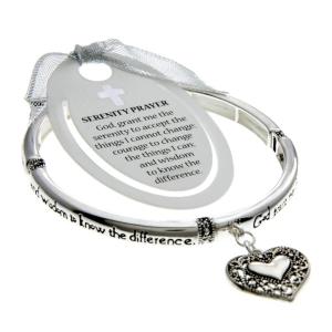 PammyJ Silvertone詳細なハートチャームSerenity Prayerストレッチブレスレット