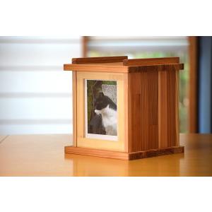 手元供養 メモリアルボックス 『鬱金香(ウコンコウ)』 杉 飾り台 ミニ骨壷 おしゃれ 仏壇 お墓 骨壺 供養台 ステージ 自宅 棚 家具 木製