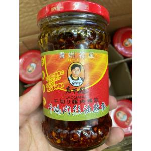 老干媽 干扁肉絲油辣椒 千切り豚肉辣油 210g 中華調味料