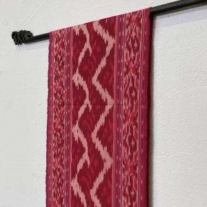 イカット 200×27cm 赤系 002 壁掛け テーブルランナー