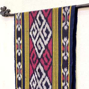 イカット 190×40cm 生地 織物 赤系 タペストリー インドネシア バリ