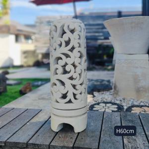 バリ風 バリ オブジェ ホワイト 白 唐草模様 H60cm 店舗 家 おしゃれ ガーデニング オブジェ 大きい 玄関 外 庭 置物 灯篭 石 灯籠 ガーデンライト 透かし