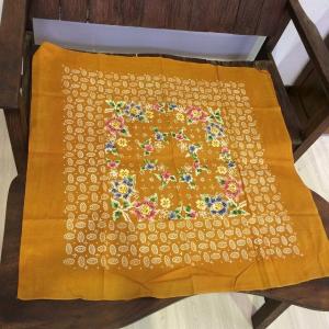 【美品】鳥と花柄のろうけつ染めテーブルクロス・タンスカバー136×128.5 バティック マルチカバー 鳥 花 鳳凰 110×175 茶系 テーブルクロス