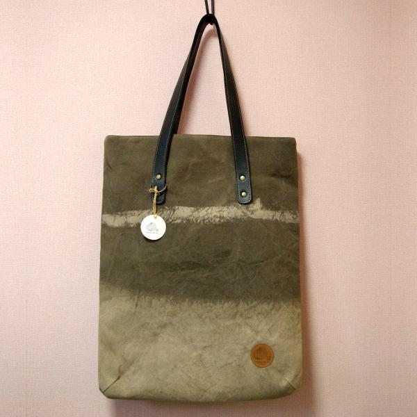 肩掛けタイプのトートバック