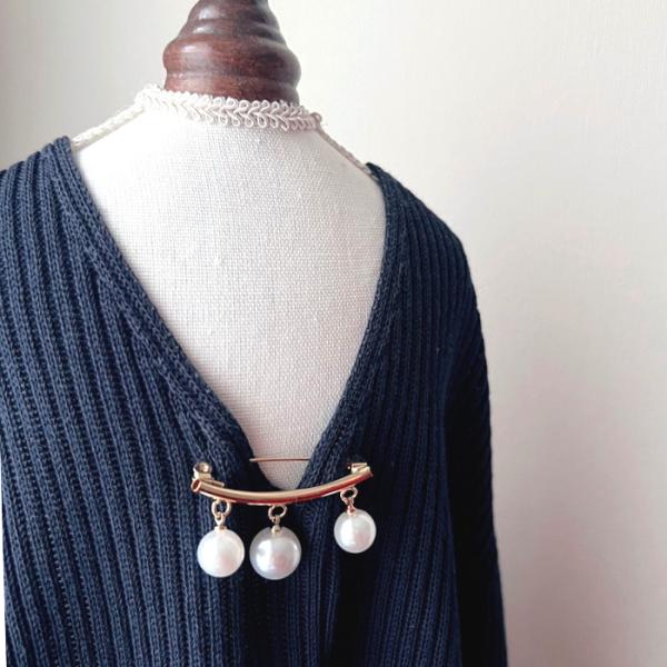 ブローチ 胸元ピン 留める パール 卒業式 おしゃれ ビジネス 胸元留める 可愛い スーツ アクセサ...