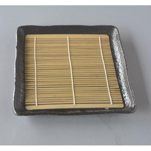 角皿 正方形皿 手作り調黒 蕎麦皿 麺の皿 すだれつき そばの皿
