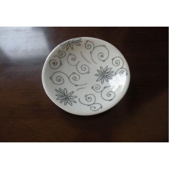 砥部焼　皿　4寸皿　hana　花柄　　食器皿　陶彩窯　焼き物　陶器