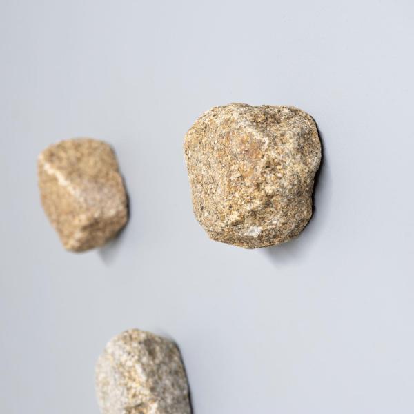 壁掛けフック　 Hook　RS - HOOK / sabi　庵治石  自然　石  AJI PROJE...