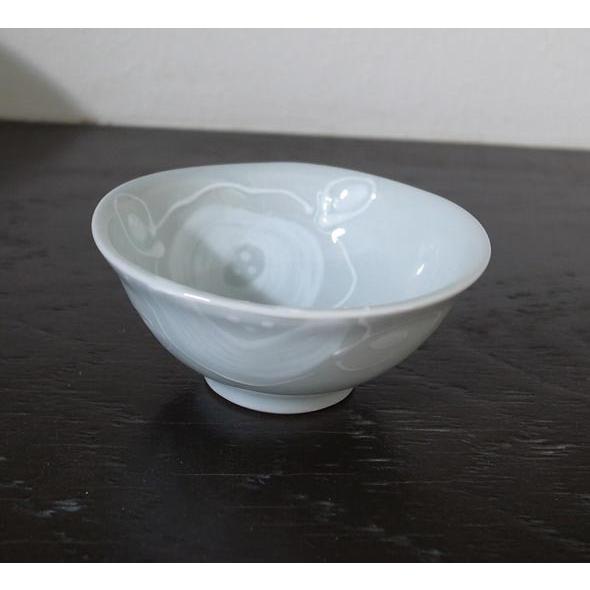 砥部焼　ぐいのみ　イッチン　椿　陶彩窯　焼き物　陶器