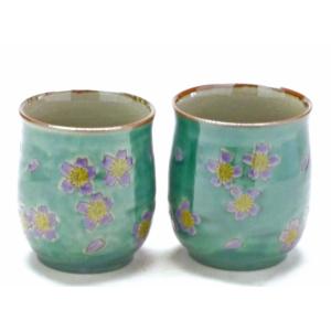 九谷焼 夫婦湯呑 グリーン地桜 裏絵(Kutani Teacup)おしゃれ 湯飲み ゆのみ茶わん 茶器 お茶のみ 和食器 手描き 桜 ハート　プレゼント