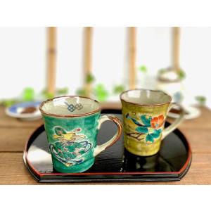 陶葊　伝統工芸色絵付け　豪華絵付　 マグカップ　5月6日までスペシャル価格 九谷焼 高級 陶磁器 ペアマグカップ 椿に鳥 黄塗り&緑塗り 裏絵(Kutani