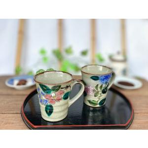 九谷焼 高級 陶磁器 ペアマグカップ コンビ山茶花＆がく紫陽花ピンク＋ブルー (Kutani pair mug)おしゃれ 手描き 花柄 ハート