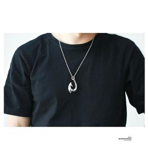 STAINLESS 唐草模様 釣り針 ネックレ...の詳細画像3