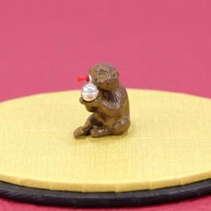 置物 干支（黄銅製）申・猿・さる・サル 子猿 座 手受 : 京都工芸舎
