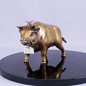 床置物 干支 (黄銅製) 丑・牛・うし 立牛 ...の詳細画像1