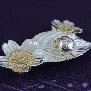 帯留(銀製)桜・さくら 霞桜 二花一葉に天道虫...の詳細画像2