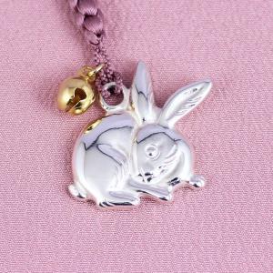 帯飾り（銀製）見返り兎・うさぎ・ウサギ 鈴付