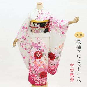 ふわっと華やか花模様♡振袖フルセット　成人式前撮り　長襦袢おまけ 成人式お振袖前撮りです！華やか美人さんに深紅のお振袖が良く