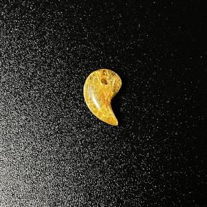 イチオシ 一点物 ゴールドルチル 勾玉 Ｍｒ４８ 金針水晶 不思議な力