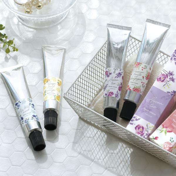 リトリ／ハンドクリーム　ギフト コスメ 肌荒れ 花柄 おしゃれ 大人 かわいい 可愛い 母の日 バレ...